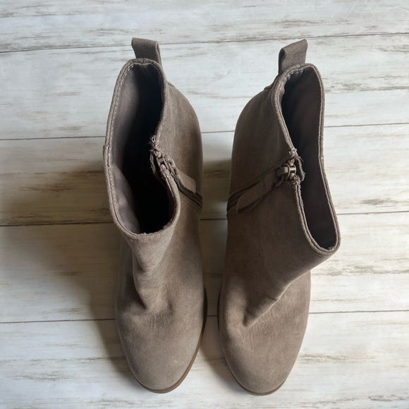 2 FOR $25 SALE!! *ADD TO BUNDLE* Taupe Brown/Gray Booties - Picture 2 of 4